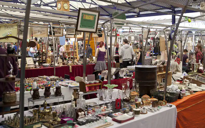 Four Things to Shop from Flea Market to Get Exclusive Deals