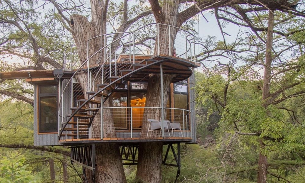 Yoki-Treehouse-Is-a-Luxury-Treetop-Escape-Outside-Austin-2
